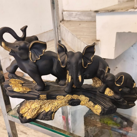 3 elephants